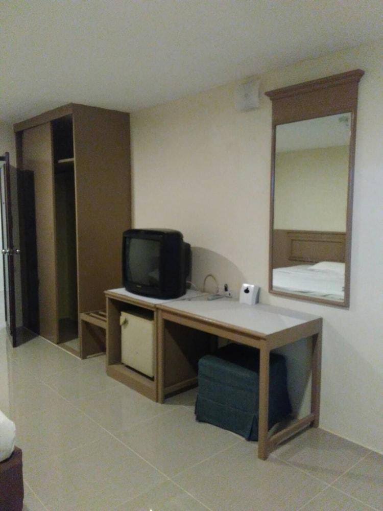 Tongpoon Hotel Bangkok Bagian luar foto