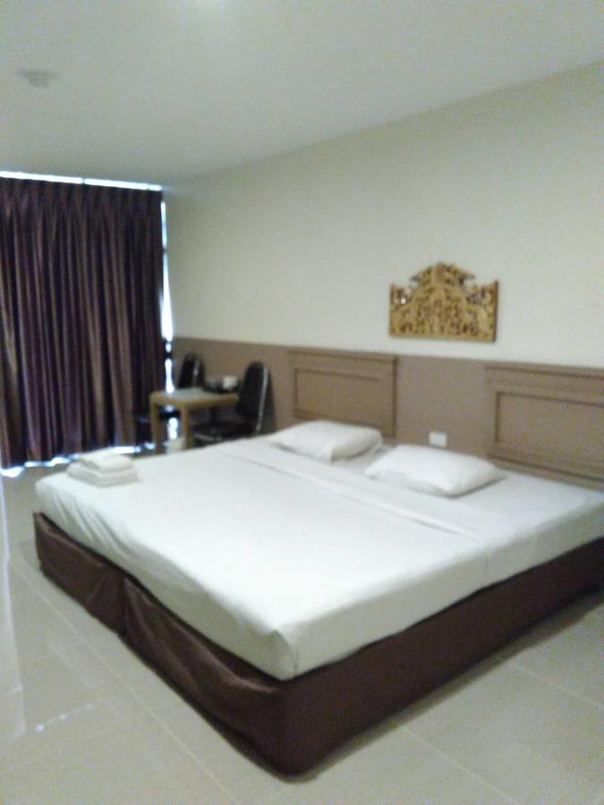 Tongpoon Hotel Bangkok Bagian luar foto