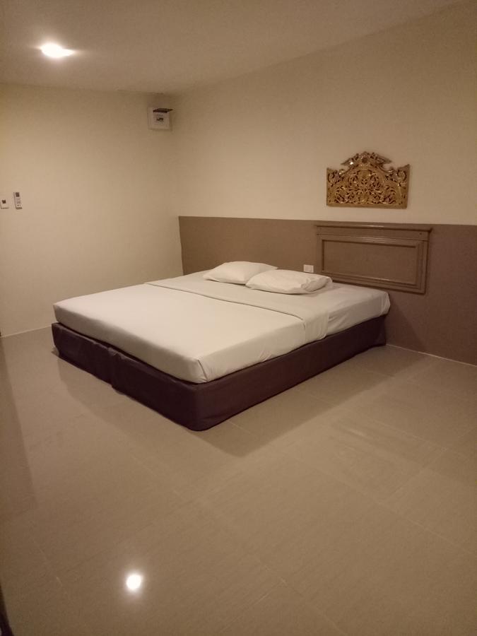 Tongpoon Hotel Bangkok Bagian luar foto