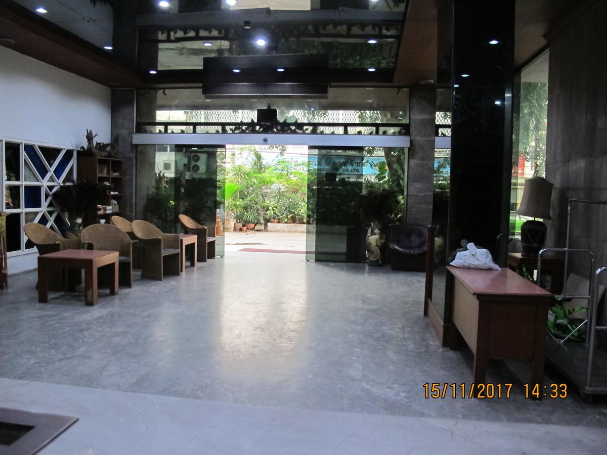 Tongpoon Hotel Bangkok Bagian luar foto