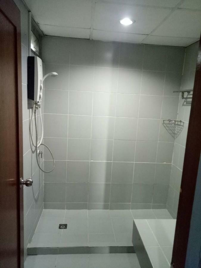 Tongpoon Hotel Bangkok Bagian luar foto
