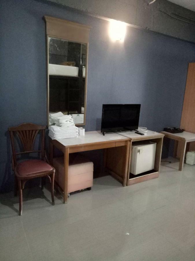 Tongpoon Hotel Bangkok Bagian luar foto